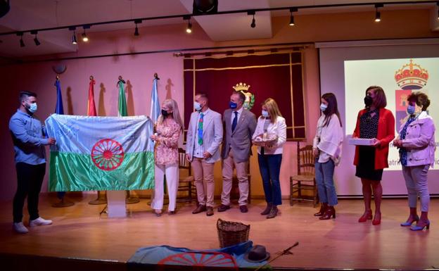 La consejera Patricia del Pozo acude al acto por el Día del Pueblo Gitano en Guarromán