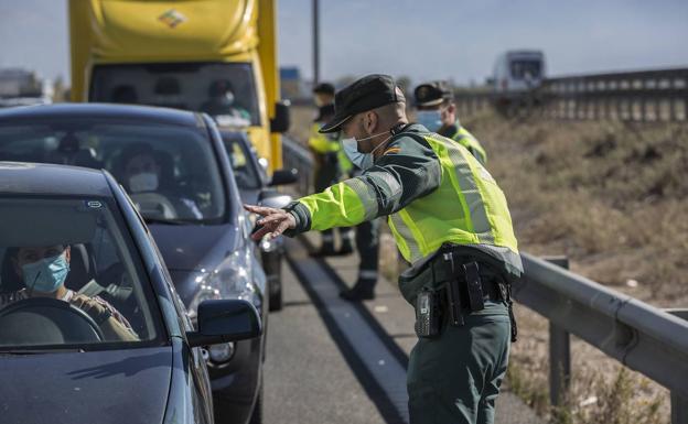 La Junta mantiene las restricciones en Almería y reduce horarios en los pueblos que superen la tasa 500