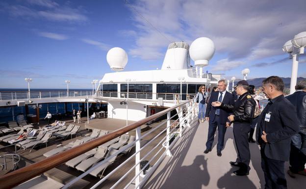El puerto recibirá once cruceros de lujo esta temporada si el Gobierno abre la mano
