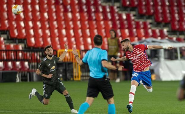 Domingos Duarte se lesiona por un golpe en la rodilla