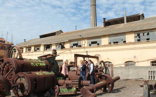 Recuperan más piezas históricas en la limpieza de la Fábrica del Pilar