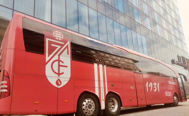 El autobús del Granada ya está en Manchester