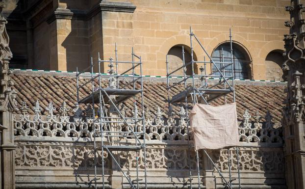 Los terremotos obligan a actuar en otros cuatro pináculos de la Capilla Real