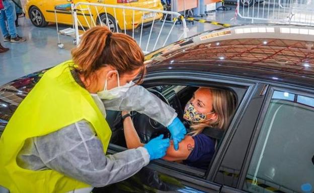 Sanidad rechaza posponer la segunda dosis para aumentar los vacunados