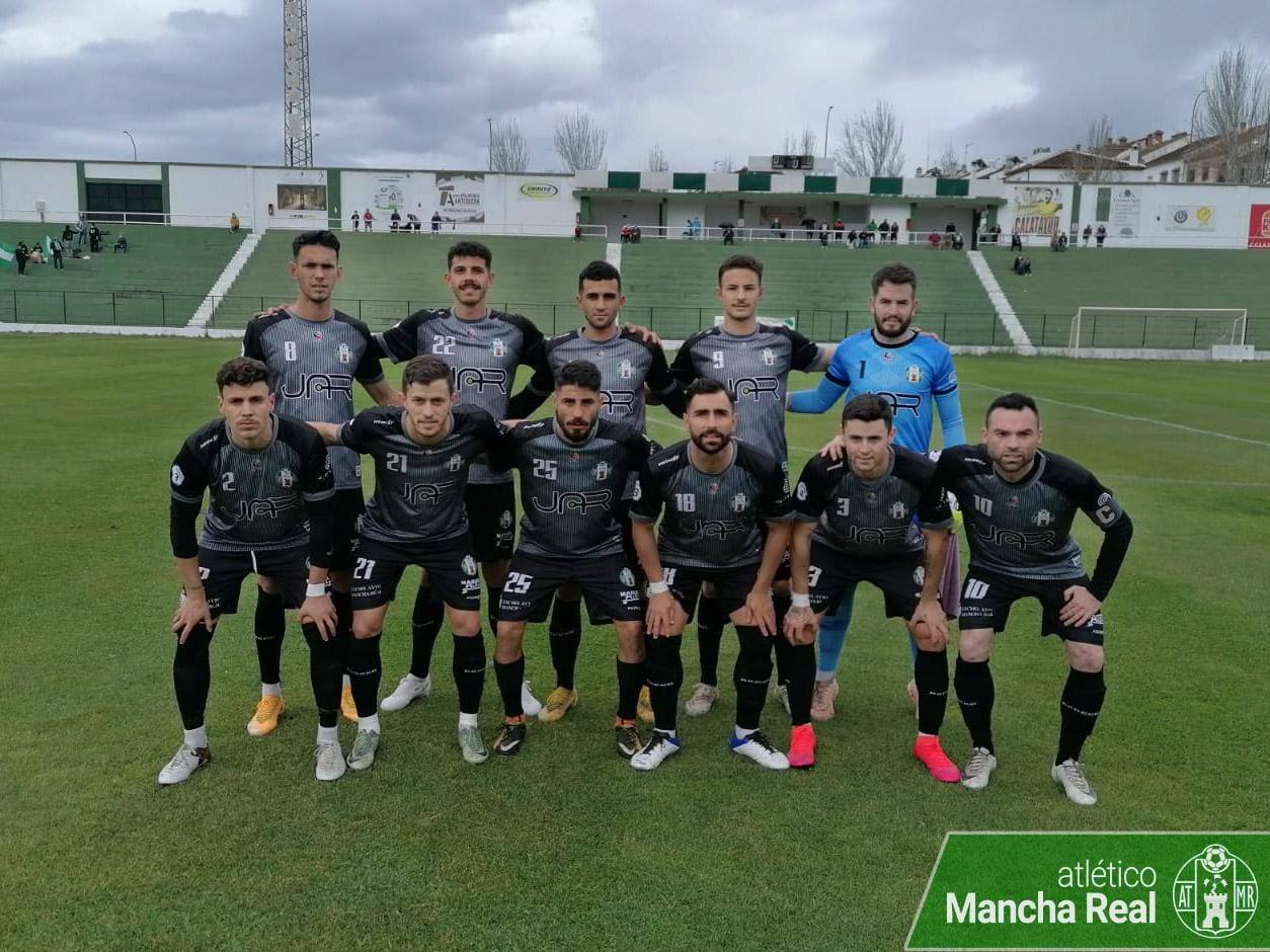 El empate entre el Antequera CF y Atlético Mancha Real beneficia a los jienenses