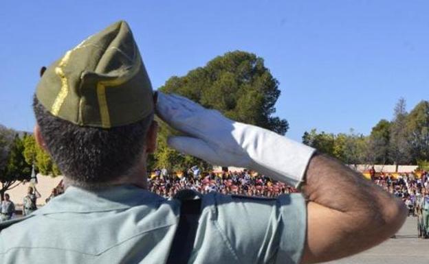 Un legionario herido al aplastarle el pie la rueda de un cañón en Viator se recupera tras una amputación