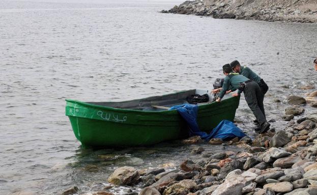 Cuatro años de prisión para tres personas encargadas de patronear dos pateras que llegaron a Almería