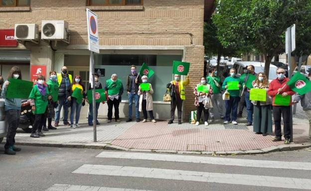 Piden paralizar el desahucio de una familia numerosa, conforme al anuncio del Gobierno