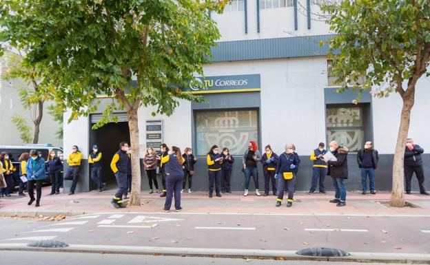 Trabajadores de Correos convocan tres días de huelga en Almería esta semana