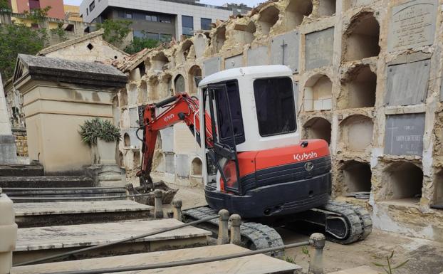 Arreglo de urgencia en el Cementerio de San Eufrasio