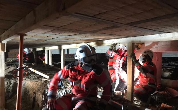 Bomberos de Granada sigue con los apuntalamientos por los terremotos de enero