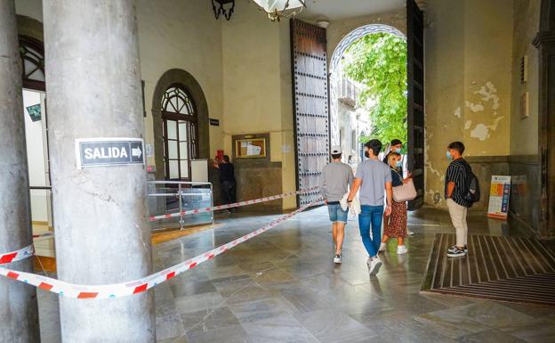 La UGR expulsa a 17 estudiantes de Derecho entre 1 y 4 meses por copiar en un examen on line