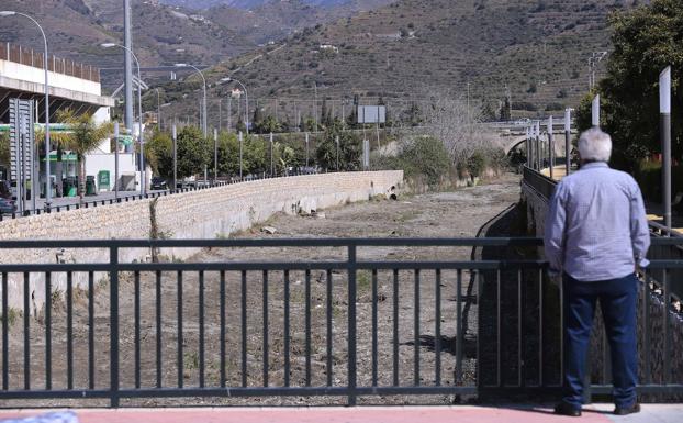 Los agricultores de Almuñécar llevan medio año pendientes de la recarga del acuífero de Río Verde