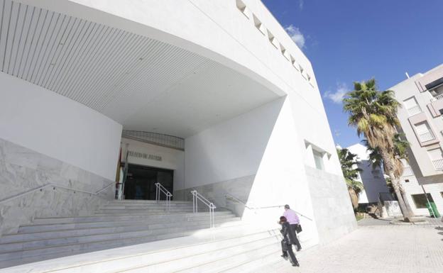 El informe del menor de Granada que acusa de abusos a un docente ve «creíble» su testimonio