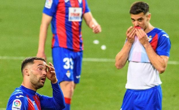 Un equipo sin armas para lograr salvarse