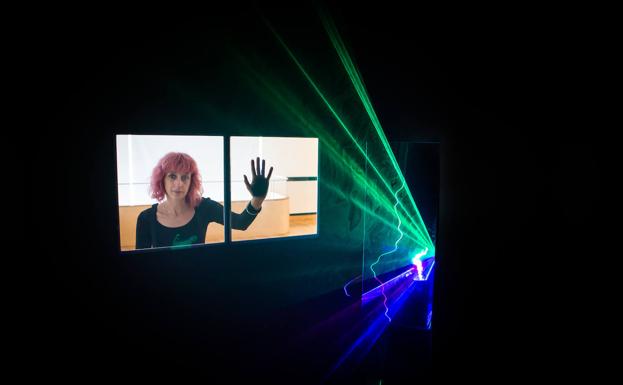 Las 'constelaciones' con rayos láser de la fotógrafa Cristina Beltrán, en la sala Zaida