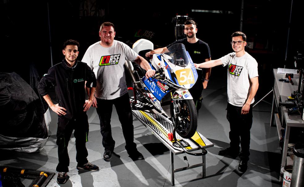 Cuando rugen las motos del Naranjo, listas para competir tras nacer en Vegas del Genil