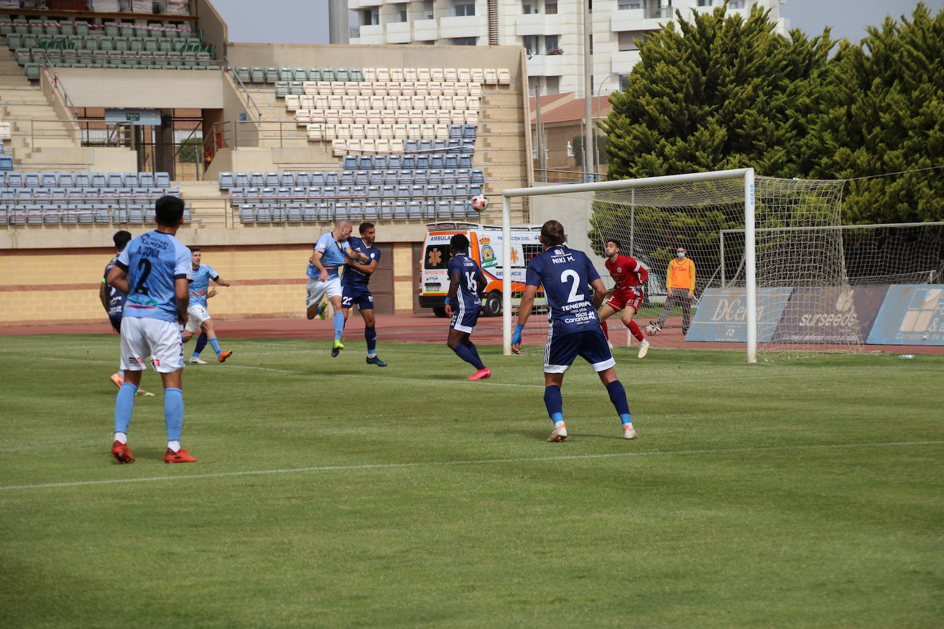 El CD El Ejido se divierte con una goleada salvadora ante el Marino