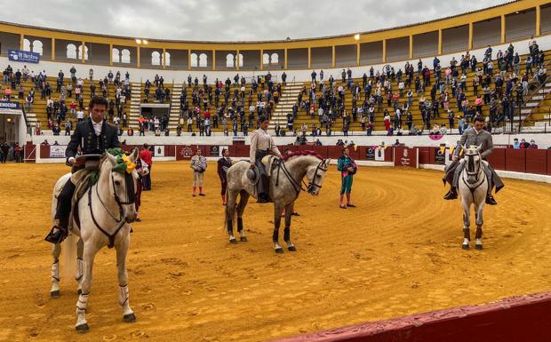 Tarde de triunfos en el festejo de rejones en Villanueva del Arzobispo