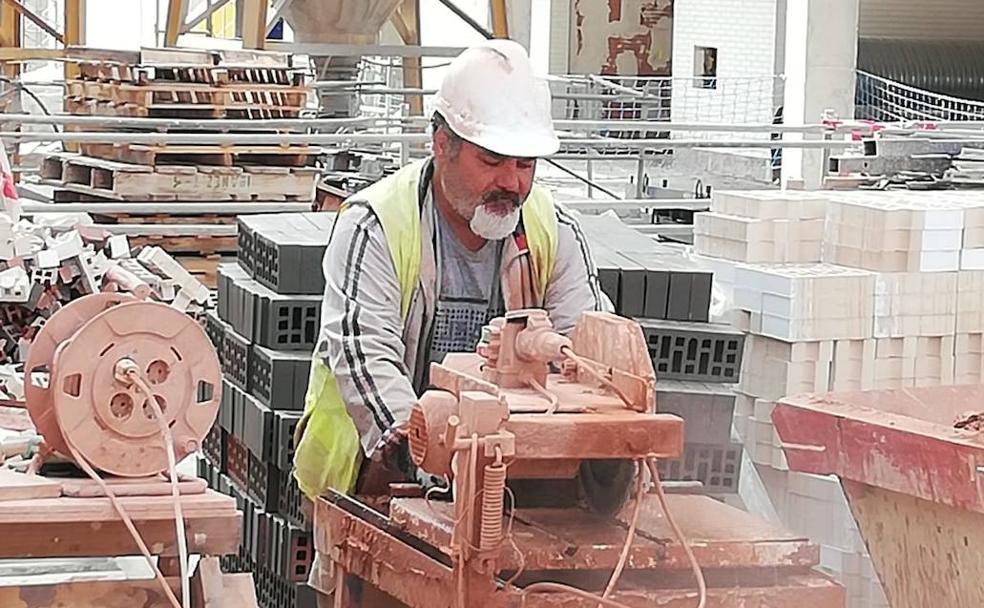 La Vega de Acá recupera el pulso del ladrillo