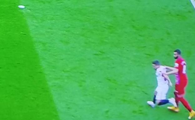 Un penalti dudoso en contra del Granada sí fue señalado, pero otro igual de dudoso a su favor no se señaló