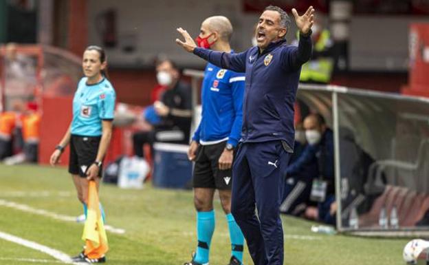 El Almería comunicará esta tarde el cese de José Gomes y anunciará a su sustituto