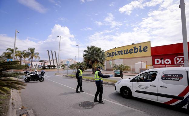 Motril abre expediente a un chiringuito por incumplir el horario