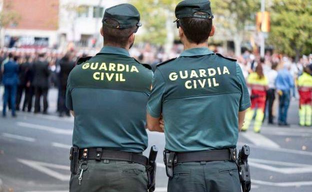 La justicia da 10 días a la Generalitat para vacunar a policías y guardias civiles