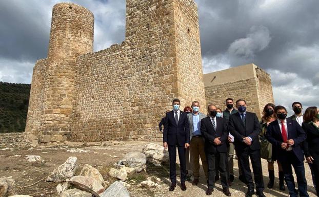 Ábalos visita el castillo de La Guardia de Jaén tras su reciente rehabilitación