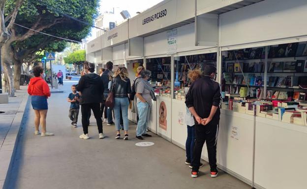 La Feria del Libro arranca con menos firmas y más ilusión