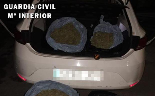 Detenido un hombre con 19 kilos de marihuana en el maletero del coche