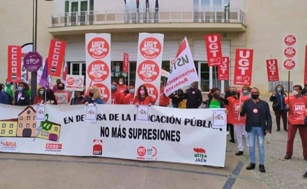 Sindicatos denuncian el cierre «disfrazado» de colegios y unidades en la provincia