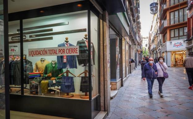 Una de cada cuatro tiendas del centro de Granada ha tenido que bajar la persiana