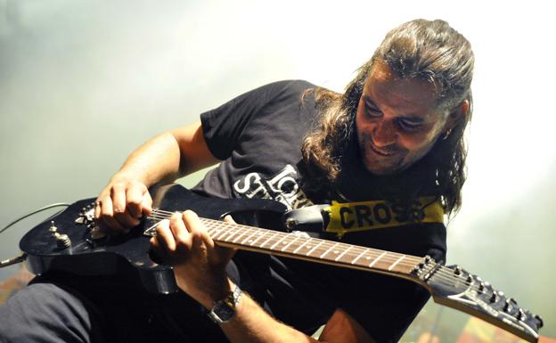 «A los hombres nos enseñaron a ocultar la debilidad»