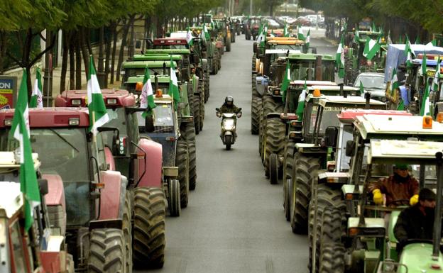 Asaja, Coag y UPA lanzan una tractorada por la merma de las ayudas de la PAC
