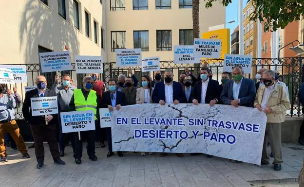 La Mesa del Agua de Almería, en la movilización en defensa del trasvase Tajo-Segura en Murcia