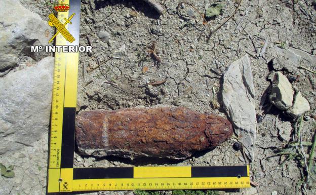 Neutralizan un proyectil explosivo hallado de casualidad en Jaén