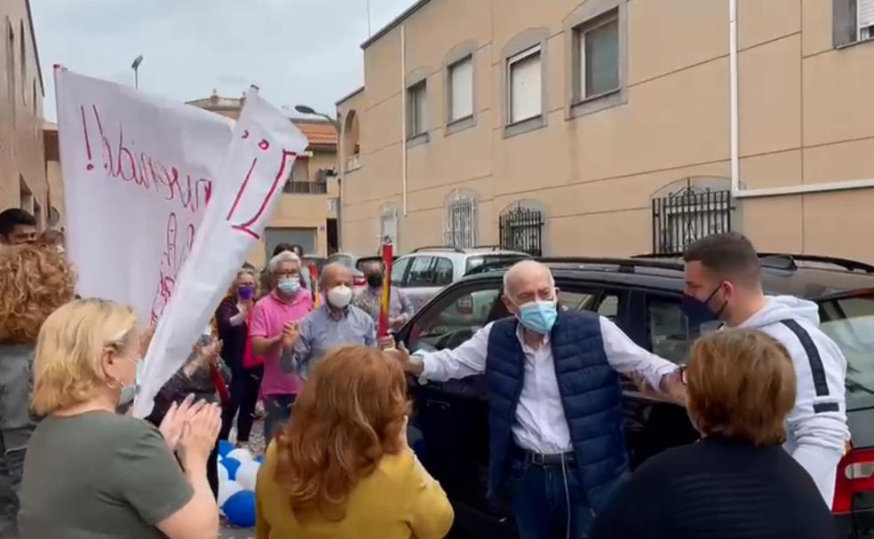 Gana la batalla a la covid tras cuatro meses ingresado en Torrecárdenas