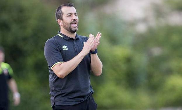 La afición del Granada confía en que Diego Martínez continuará al frente del equipo rojiblanco