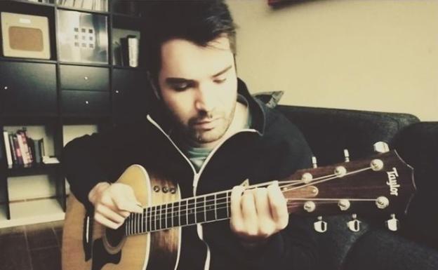 Chino, cantante de Supersubmarina, reaparece en redes sociales nueve meses después