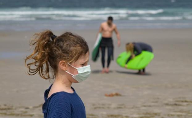 El experto español que asesoró a Obama avanza cuándo dejará de ser obligatoria la mascarilla en España