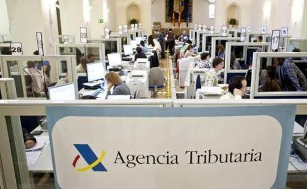 El 'cheque familiar' en la Renta 2021: requisitos de la deducción y cuantía