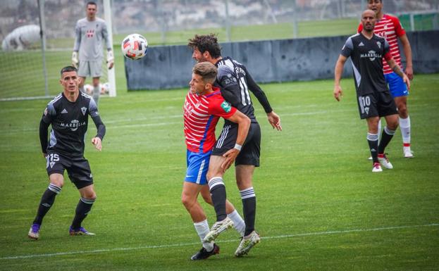La situación de los otros grupos hace que el Recreativo Granada confíe en la salvación