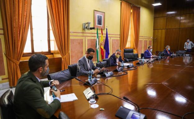 Pacheco baraja celebrar una feria de Almería «sin grandes concentraciones»