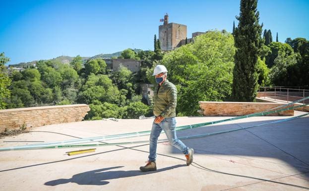 El Patronato de la Alhambra frena el avance del muro derrumbado de Torres Bermejas