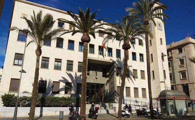 Piden siete años al presunto patrón de una patera con 29 personas rescatada en aguas de Cabo de Gata