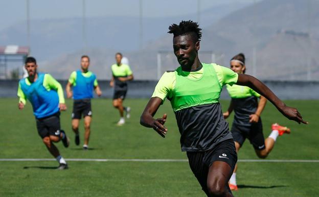 El Recreativo Granada venció en Los Cármenes al Recreativo de Huelva (1 - 0)