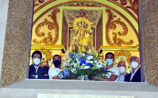 El Linares se marcha de vacaciones tras la ofrenda floral a la Virgen de Linarejos