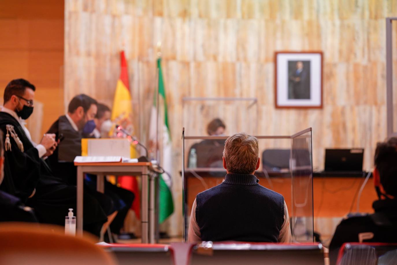 El acusado de matar de tres cuchilladas a un hombre en su caravana en Granada alega legítima defensa