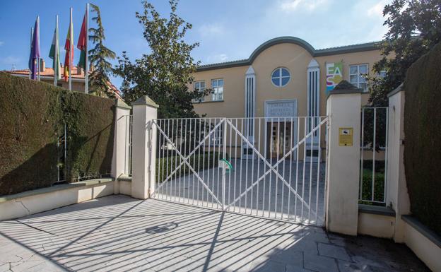 La Escuela de Salud Pública seguirá en Granada, pero su sede administrativa estará en Sevilla